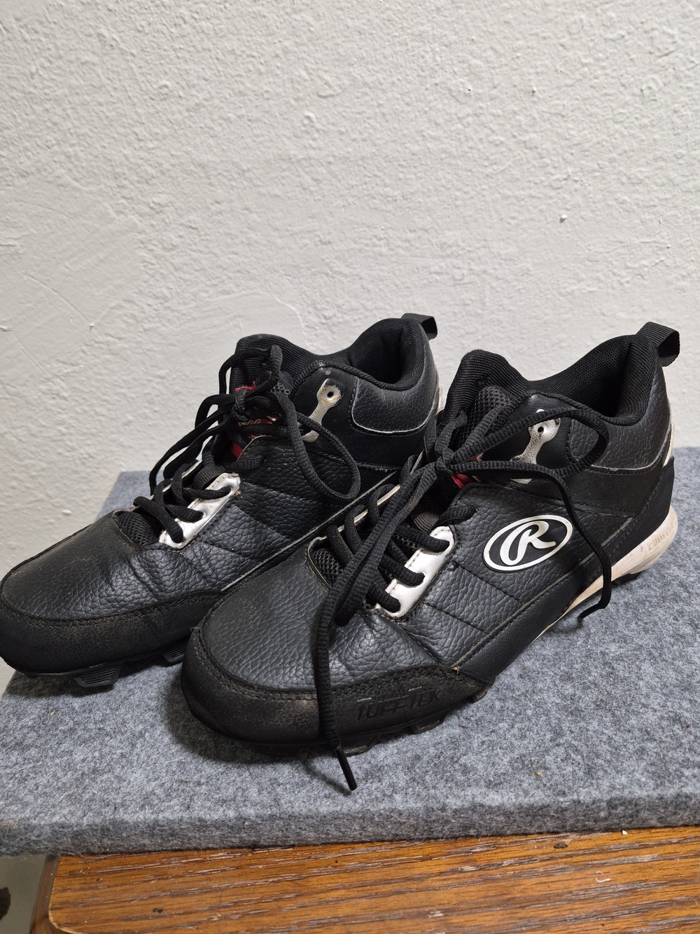 Rawlings Black and White Men’s Athletic Cleats